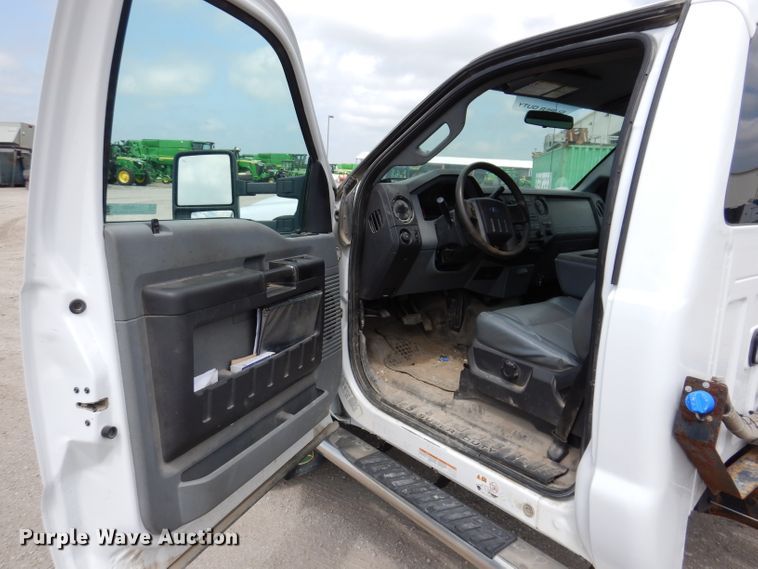 image for item IN9889 2015 Ford F550 Super Duty XL  truck cab and chassis