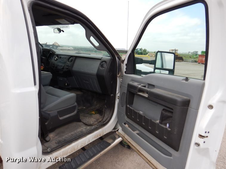 image for item IN9889 2015 Ford F550 Super Duty XL  truck cab and chassis
