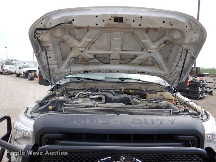 image for item IN9889 2015 Ford F550 Super Duty XL  truck cab and chassis