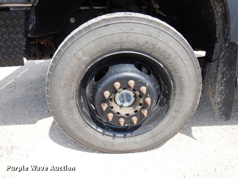 image for item IN9889 2015 Ford F550 Super Duty XL  truck cab and chassis