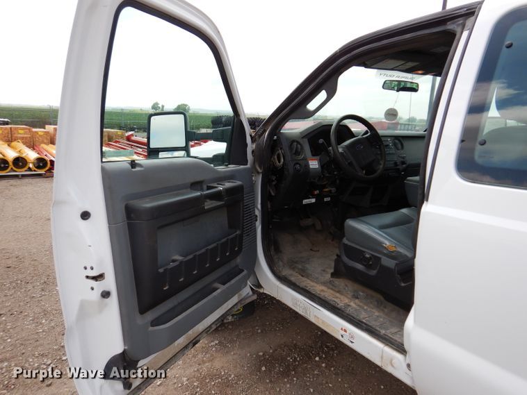 image for item IN9891 2015 Ford F550 Super Duty XL  truck cab and chassis
