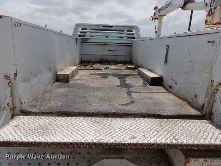 image for item IN9892 2002 Ford F350 Super Duty XL  utility bed pickup truck