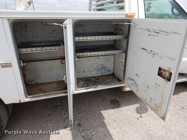 image for item IN9892 2002 Ford F350 Super Duty XL  utility bed pickup truck