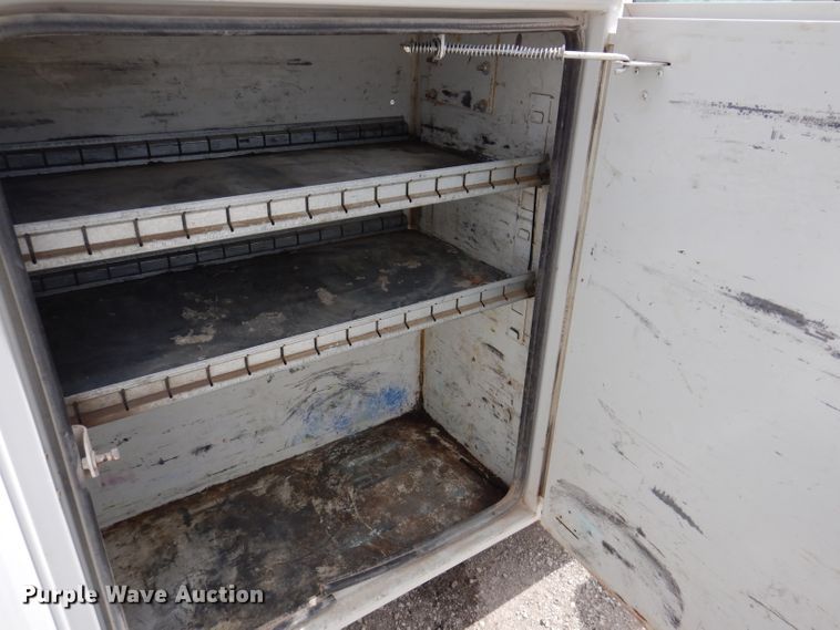 image for item IN9892 2002 Ford F350 Super Duty XL  utility bed pickup truck