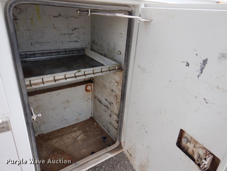 image for item IN9892 2002 Ford F350 Super Duty XL  utility bed pickup truck