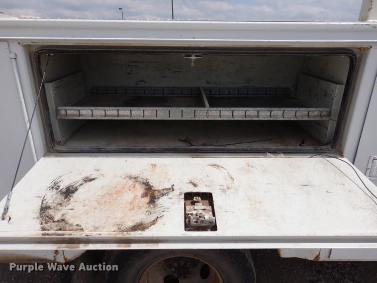 image for item IN9892 2002 Ford F350 Super Duty XL  utility bed pickup truck