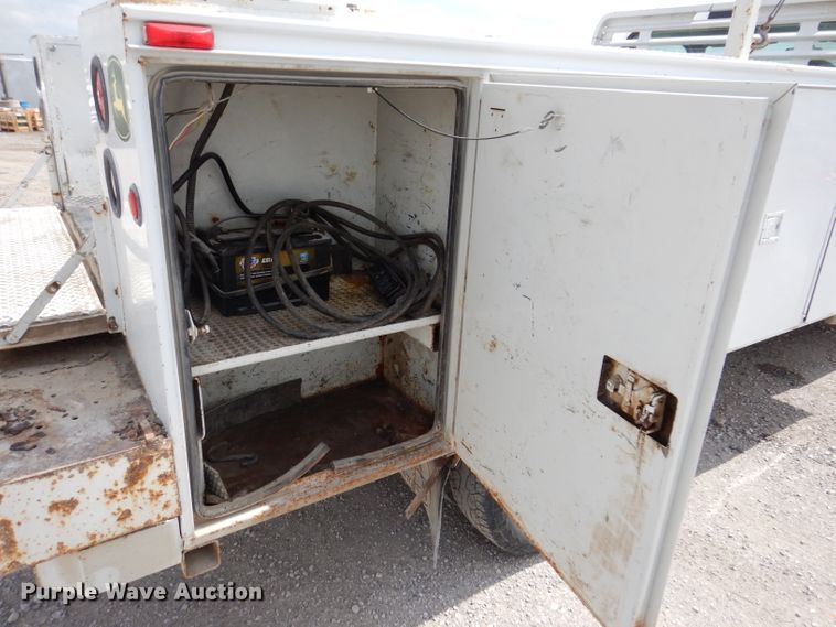 image for item IN9892 2002 Ford F350 Super Duty XL  utility bed pickup truck