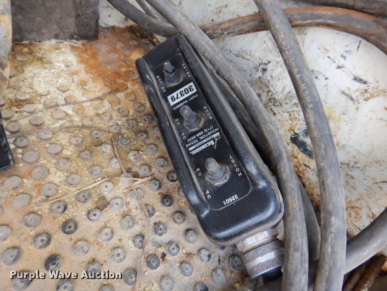 image for item IN9892 2002 Ford F350 Super Duty XL  utility bed pickup truck