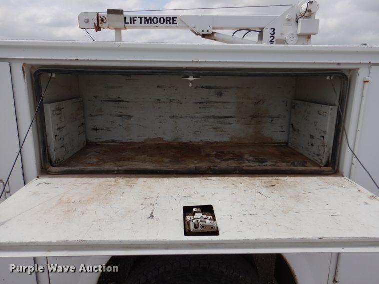 image for item IN9892 2002 Ford F350 Super Duty XL  utility bed pickup truck