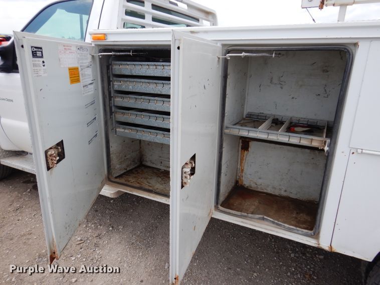 image for item IN9892 2002 Ford F350 Super Duty XL  utility bed pickup truck