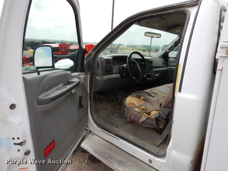 image for item IN9892 2002 Ford F350 Super Duty XL  utility bed pickup truck