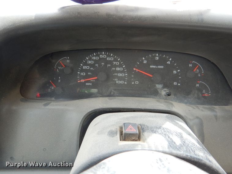 image for item IN9892 2002 Ford F350 Super Duty XL  utility bed pickup truck