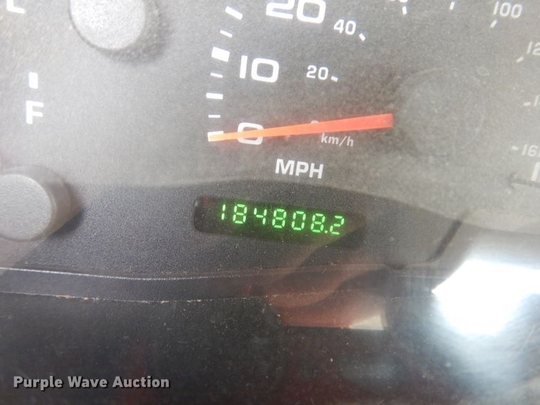 image for item IN9892 2002 Ford F350 Super Duty XL  utility bed pickup truck