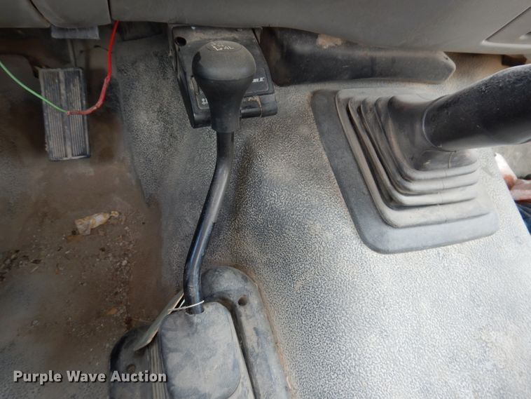 image for item IN9892 2002 Ford F350 Super Duty XL  utility bed pickup truck