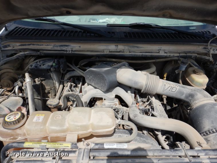 image for item IN9892 2002 Ford F350 Super Duty XL  utility bed pickup truck