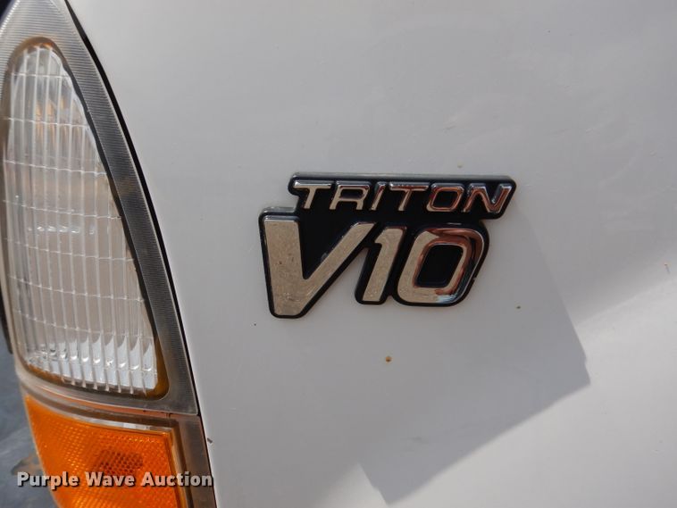 image for item IN9892 2002 Ford F350 Super Duty XL  utility bed pickup truck