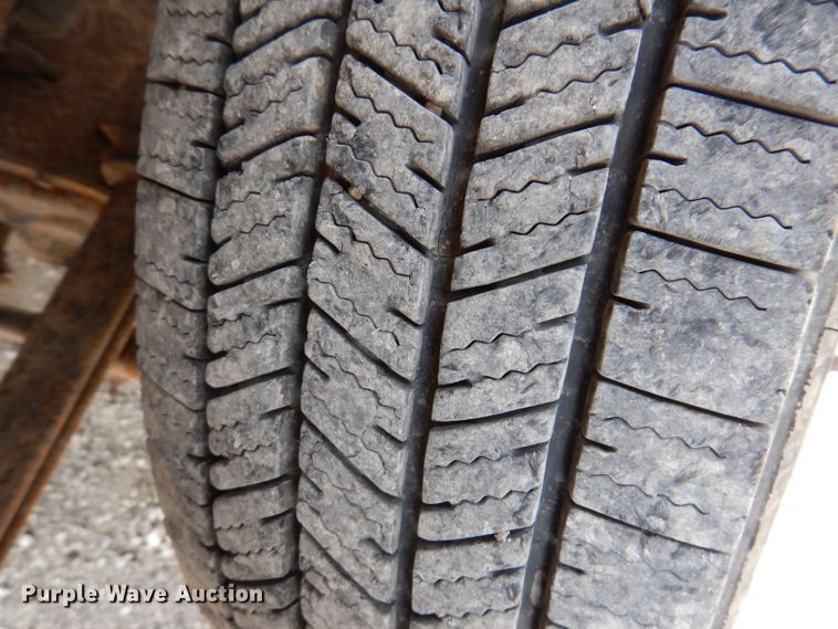 image for item IN9892 2002 Ford F350 Super Duty XL  utility bed pickup truck