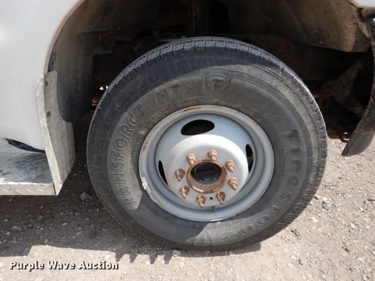 image for item IN9892 2002 Ford F350 Super Duty XL  utility bed pickup truck