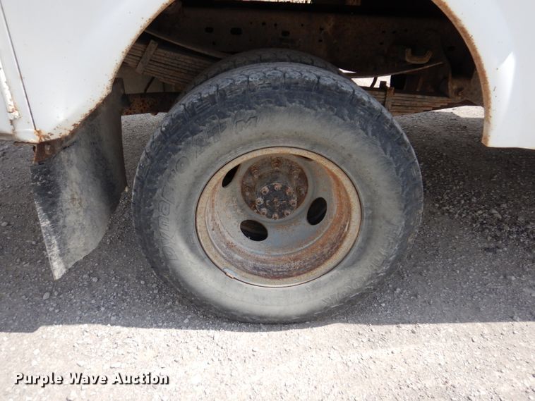 image for item IN9892 2002 Ford F350 Super Duty XL  utility bed pickup truck