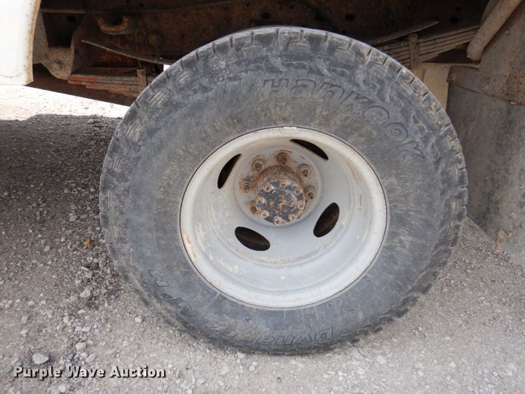 image for item IN9892 2002 Ford F350 Super Duty XL  utility bed pickup truck