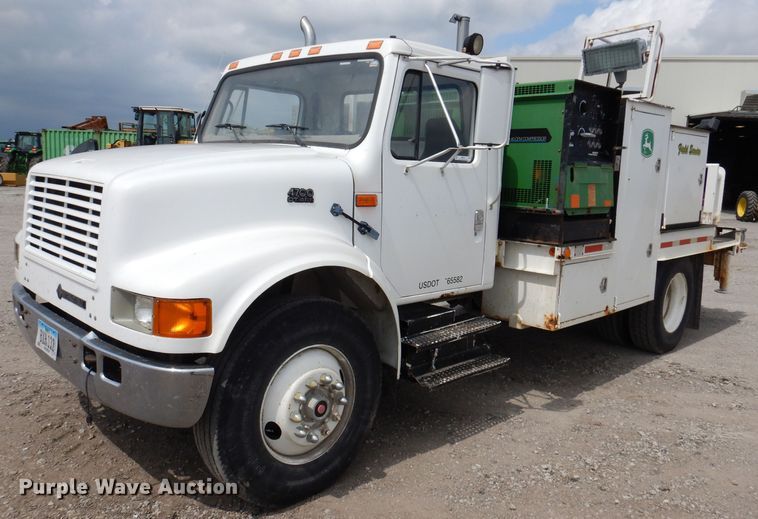 image for item IN9893 1996 International 4700  utility / service truck