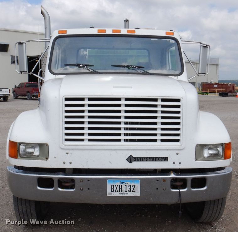 image for item IN9893 1996 International 4700  utility / service truck