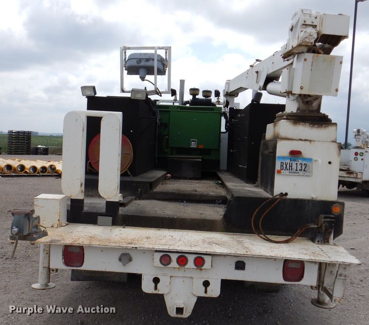 image for item IN9893 1996 International 4700  utility / service truck