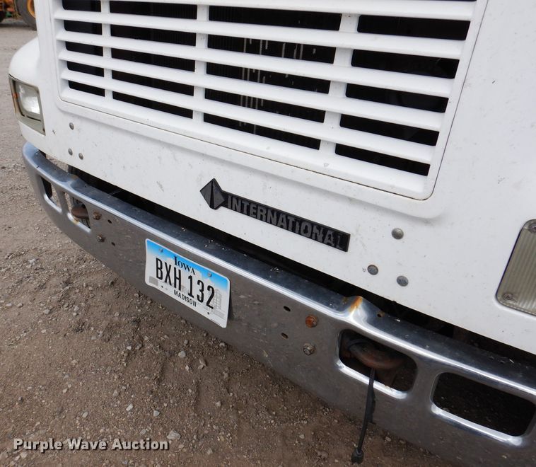 image for item IN9893 1996 International 4700  utility / service truck