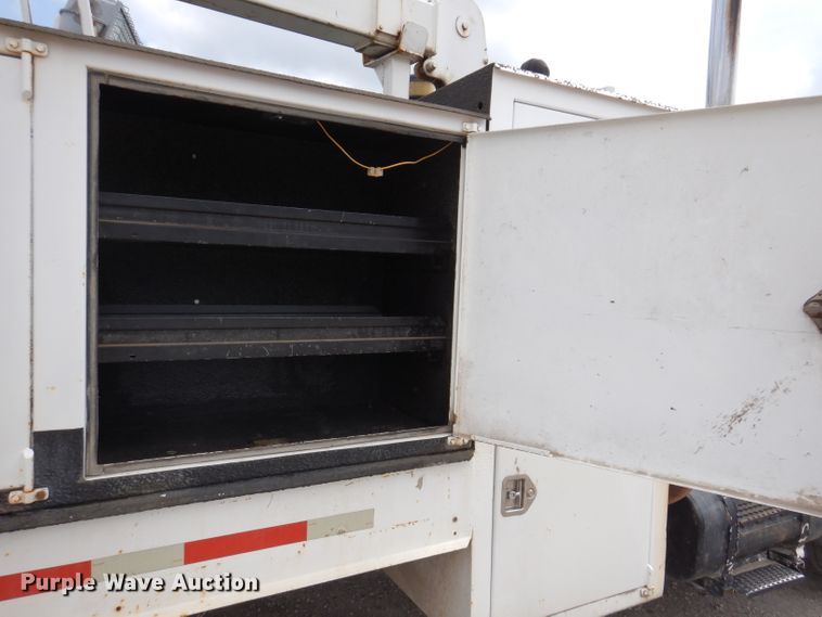 image for item IN9893 1996 International 4700  utility / service truck