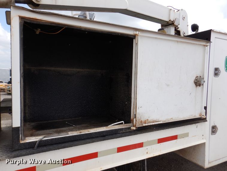 image for item IN9893 1996 International 4700  utility / service truck