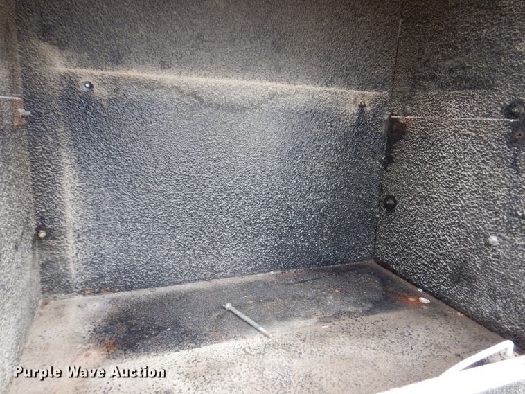 image for item IN9893 1996 International 4700  utility / service truck