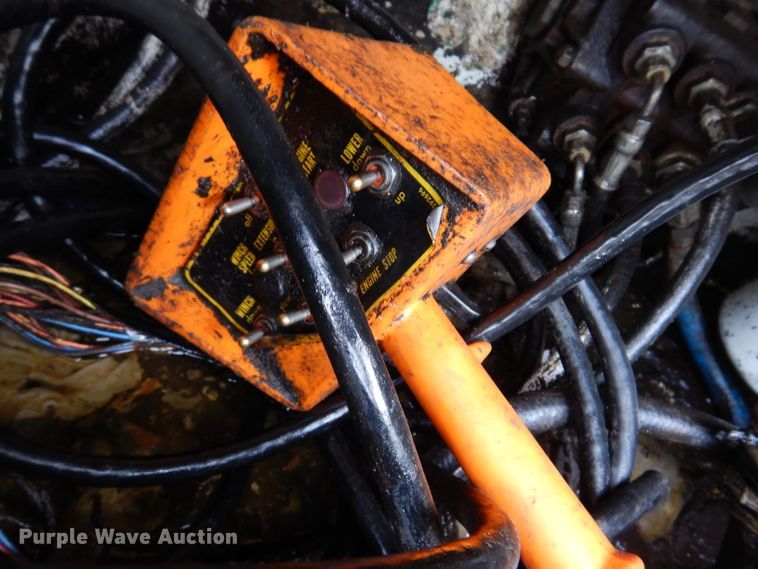 image for item IN9893 1996 International 4700  utility / service truck