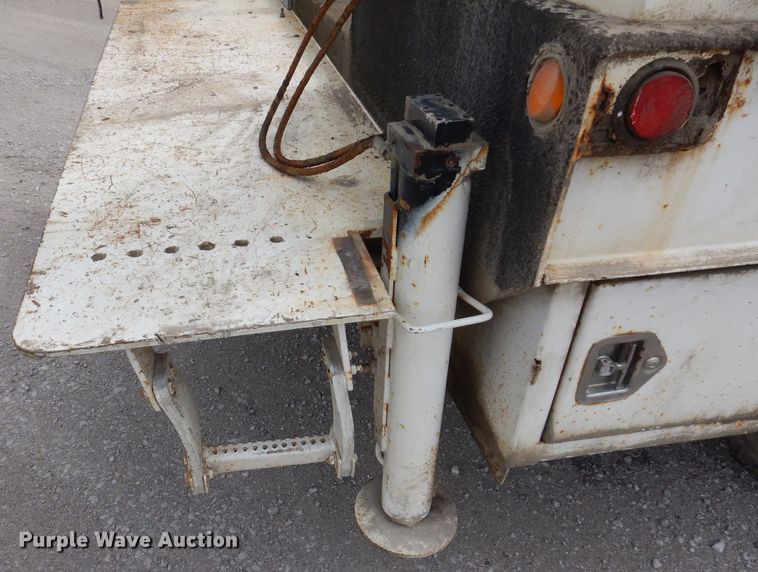 image for item IN9893 1996 International 4700  utility / service truck