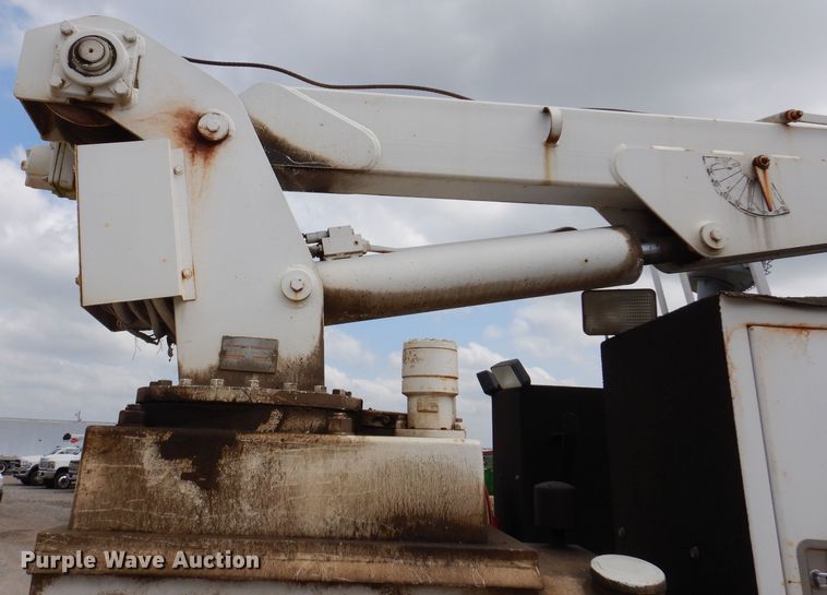 image for item IN9893 1996 International 4700  utility / service truck