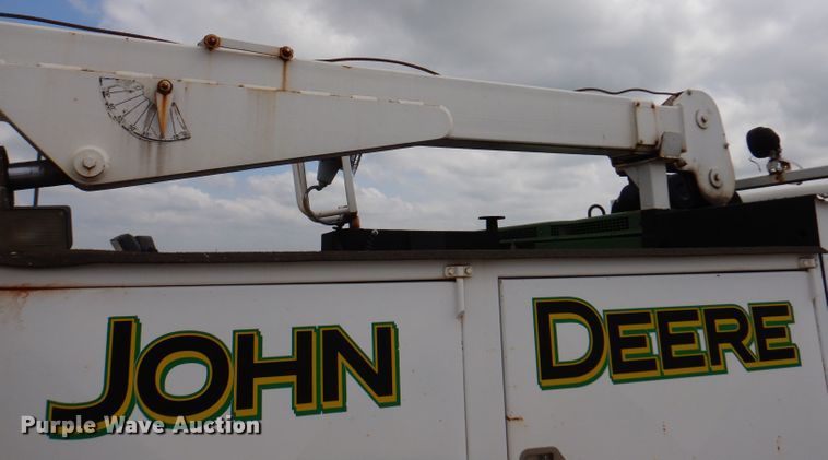 image for item IN9893 1996 International 4700  utility / service truck