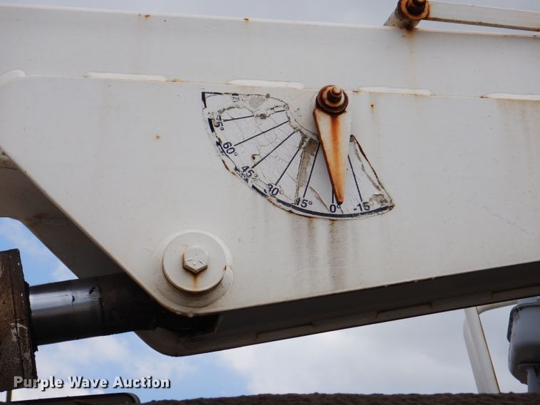 image for item IN9893 1996 International 4700  utility / service truck