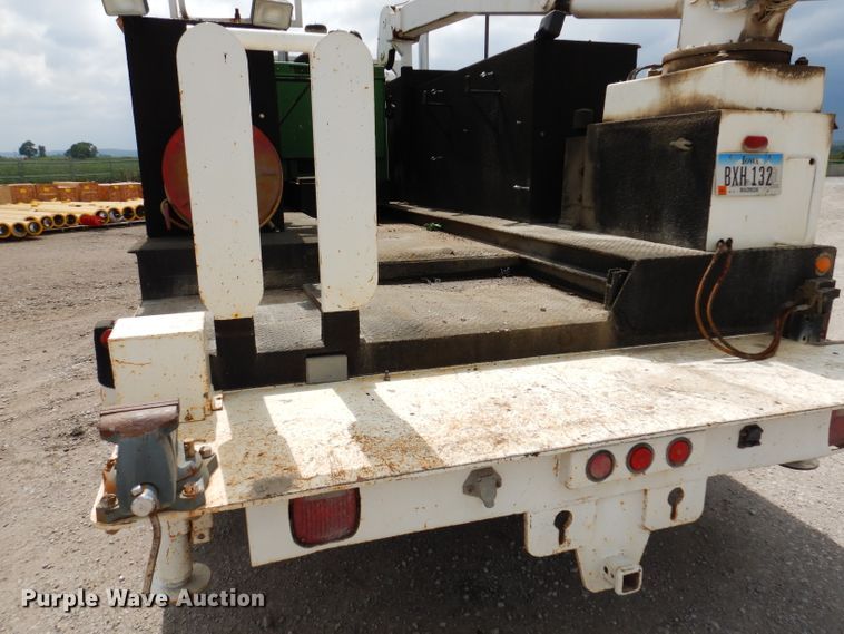 image for item IN9893 1996 International 4700  utility / service truck