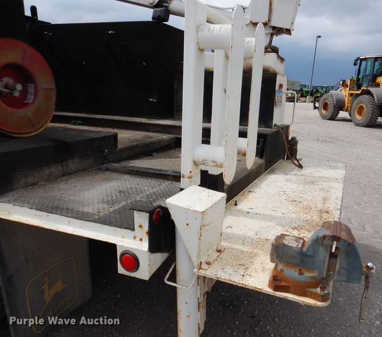 image for item IN9893 1996 International 4700  utility / service truck