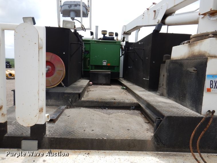 image for item IN9893 1996 International 4700  utility / service truck