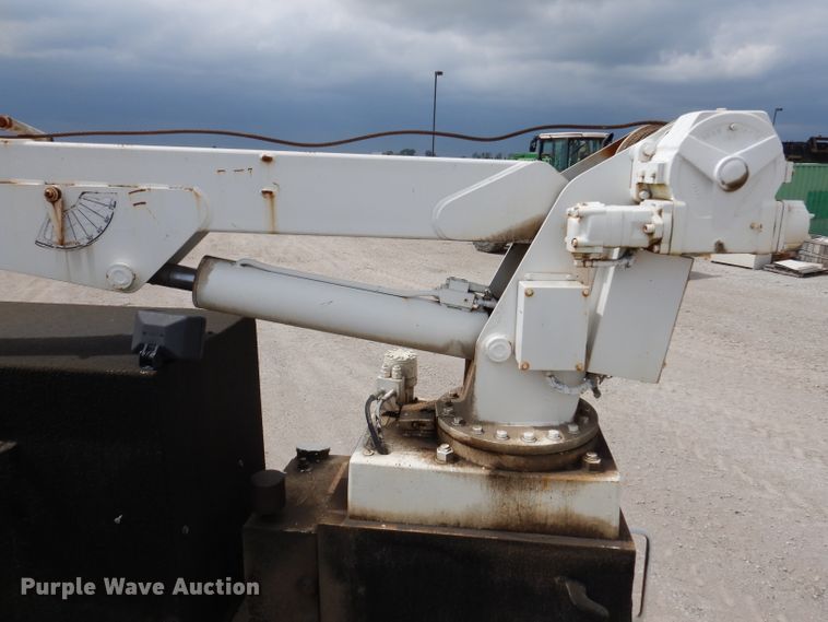 image for item IN9893 1996 International 4700  utility / service truck