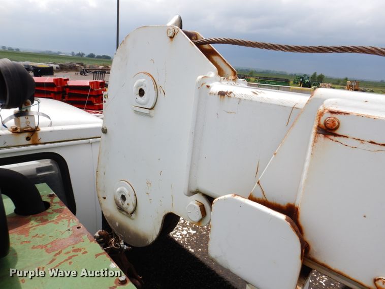 image for item IN9893 1996 International 4700  utility / service truck