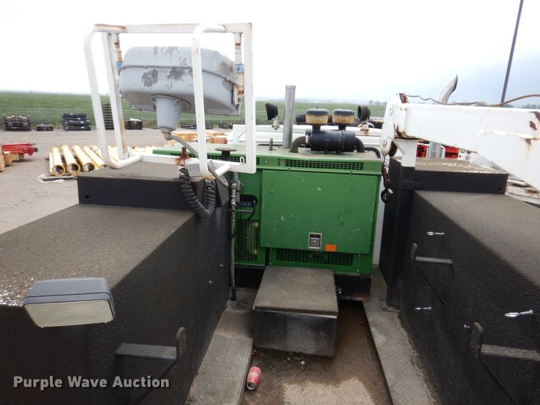 image for item IN9893 1996 International 4700  utility / service truck