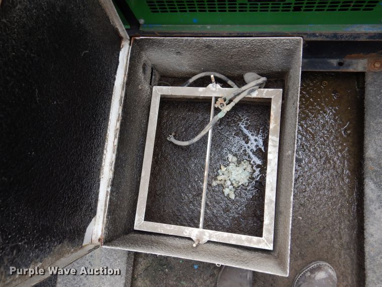 image for item IN9893 1996 International 4700  utility / service truck