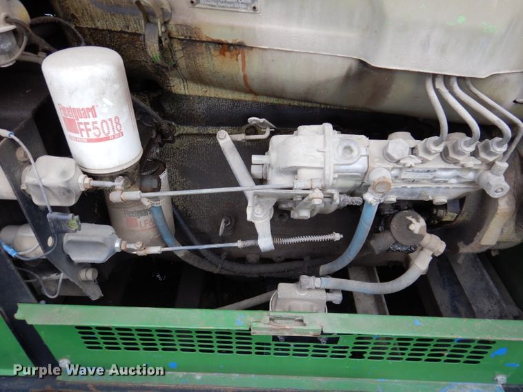 image for item IN9893 1996 International 4700  utility / service truck