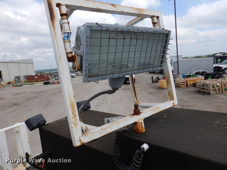 image for item IN9893 1996 International 4700  utility / service truck