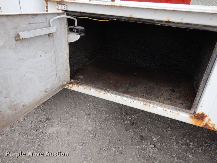 image for item IN9893 1996 International 4700  utility / service truck