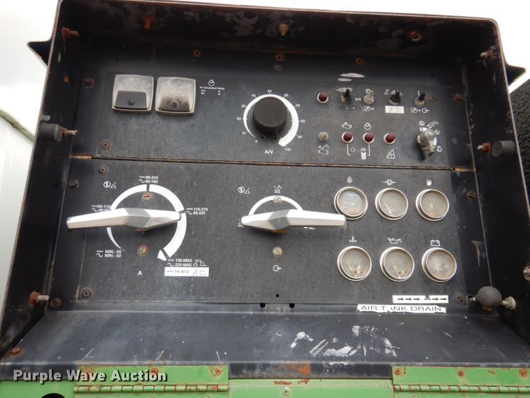 image for item IN9893 1996 International 4700  utility / service truck