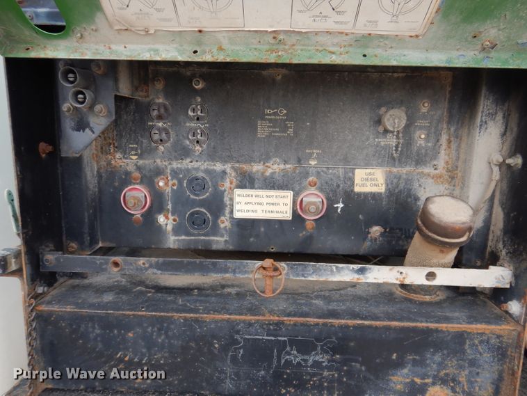 image for item IN9893 1996 International 4700  utility / service truck