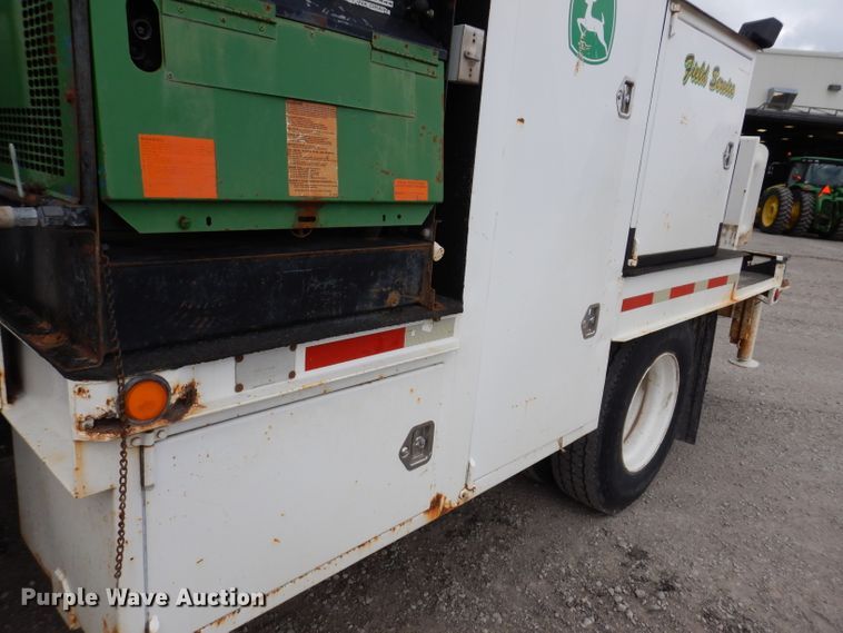 image for item IN9893 1996 International 4700  utility / service truck