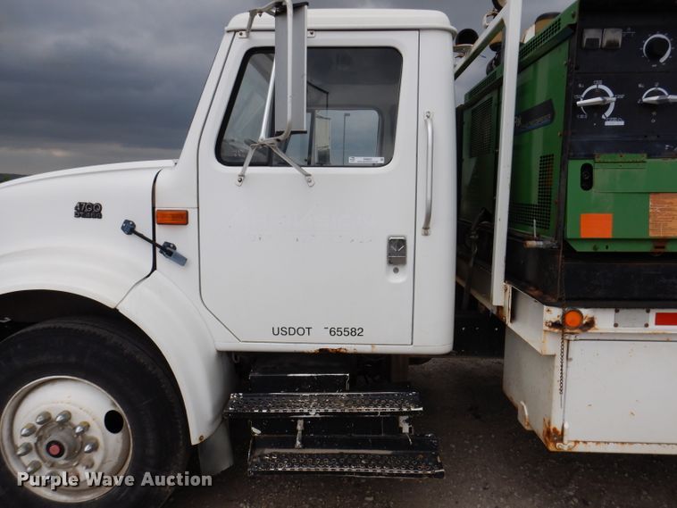 image for item IN9893 1996 International 4700  utility / service truck